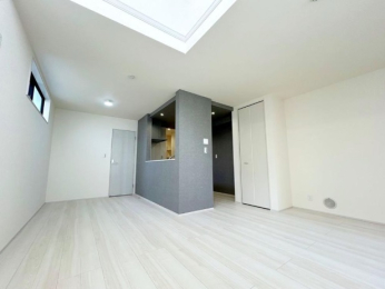 ���r���O �Q����