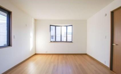  �����E���r���O