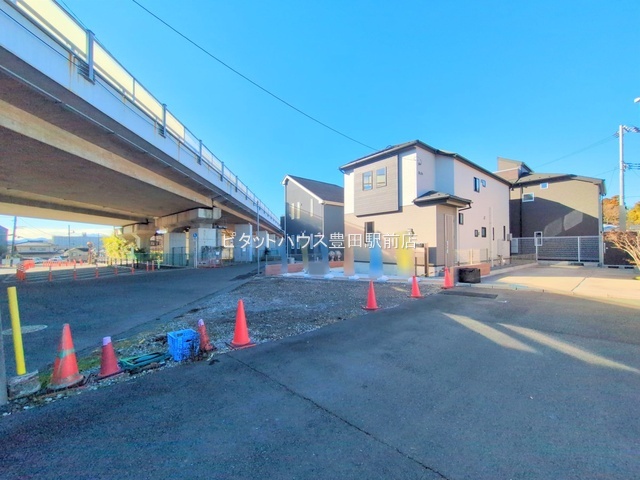 �O�ʓ��H�܂ތ��n�ʐ^ -