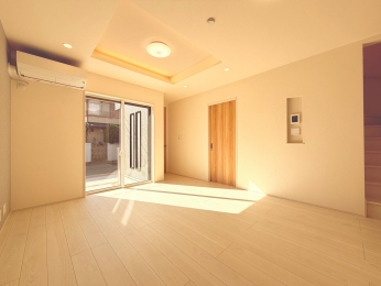 ���r���O -