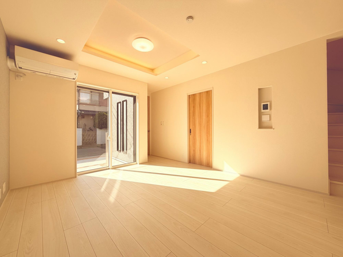 ���r���O -