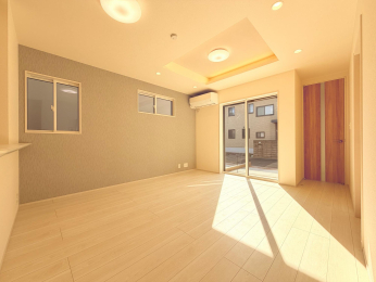 ���r���O -