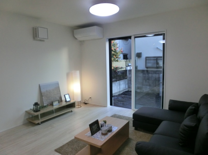 ���r���O -