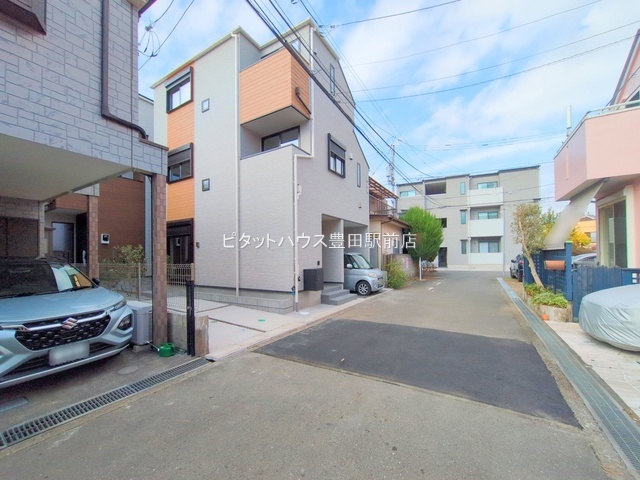 �O�ʓ��H�܂ތ��n�ʐ^ -