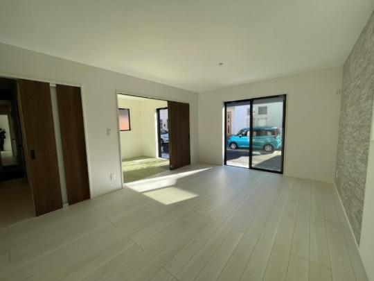  �����E���r���O