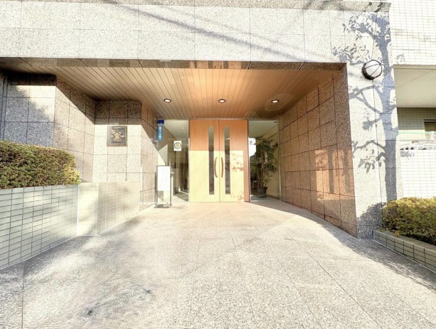 �G���g�����X -