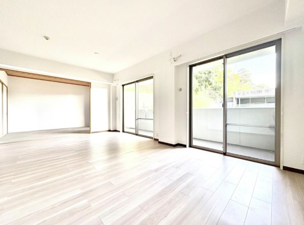 ���r���O -