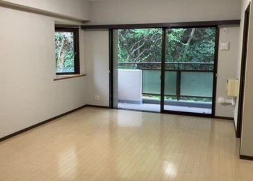 ���r���O -