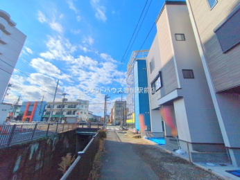 �O�ʓ��H�܂ތ��n�ʐ^ -