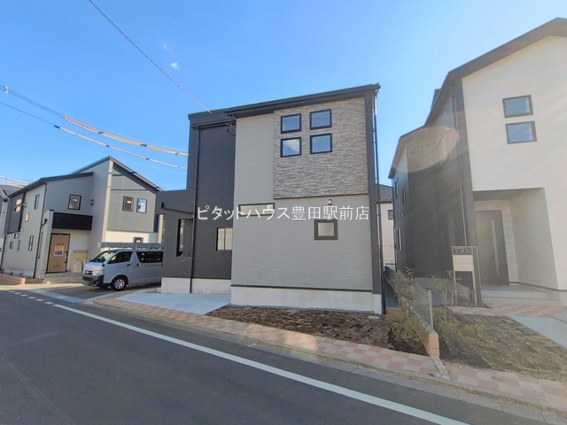 �O�ʓ��H�܂ތ��n�ʐ^ -