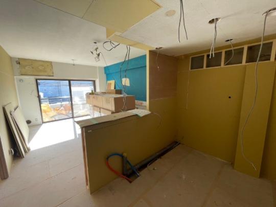  �����E���r���O