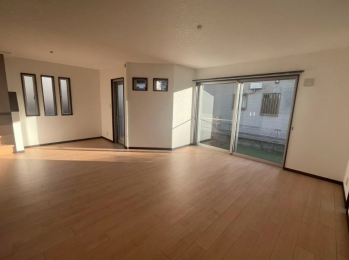 ���r���O -