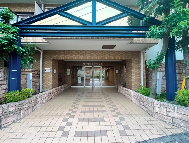 �G���g�����X -