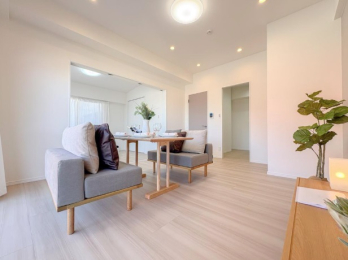 ���r���O -