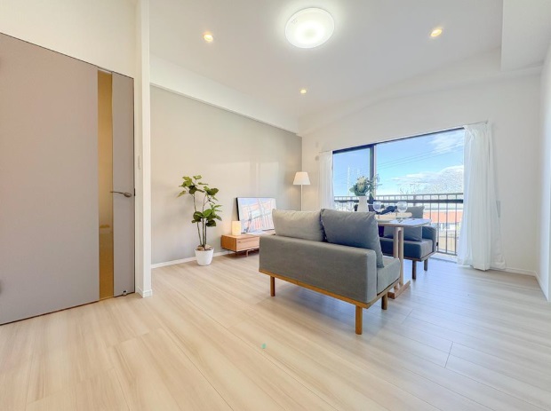 ���r���O -