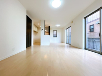 ���r���O -