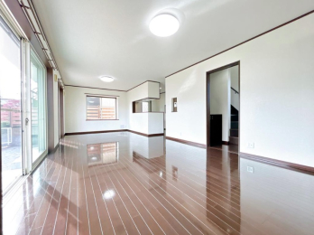 ���r���O -