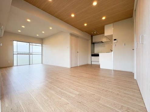 ���r���O -