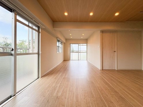 ���r���O -