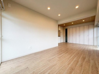 ���r���O -