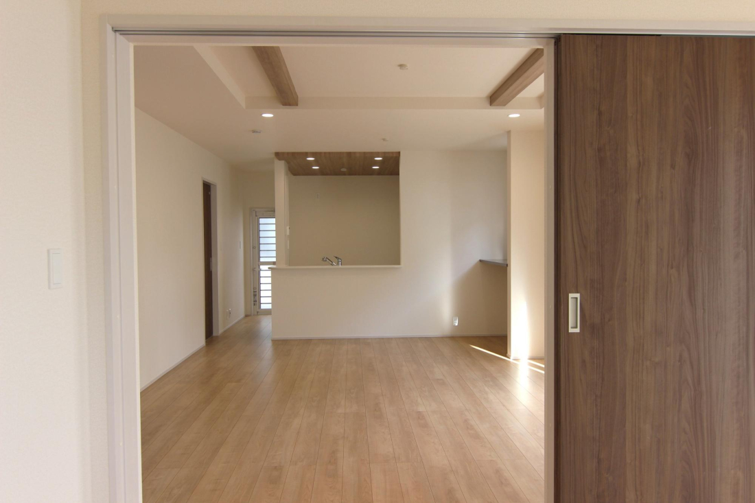 ���r���O -