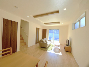 ���r���O -