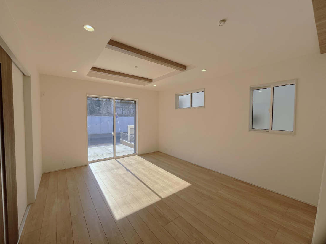 ���r���O -