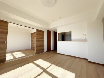 ���r���O -