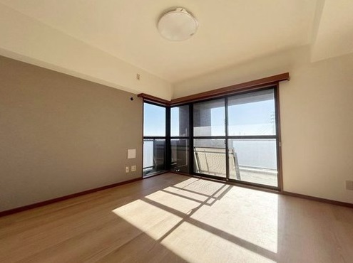 ���r���O -