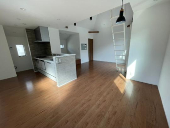  �����E���r���O