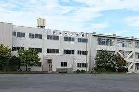  �����q�s���R���ꏬ�w�Z:826m