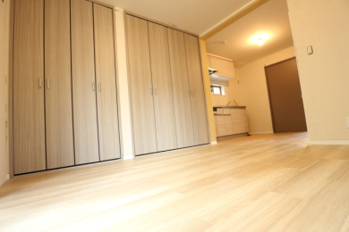 ���r���O -