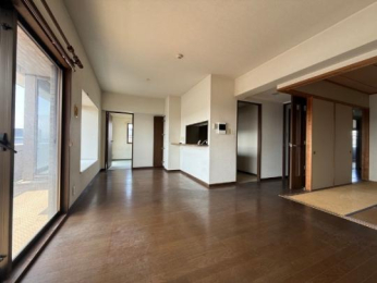  �����E���r���O