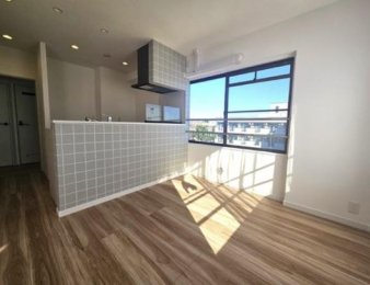  �����E���r���O