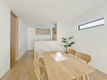 ���r���O -