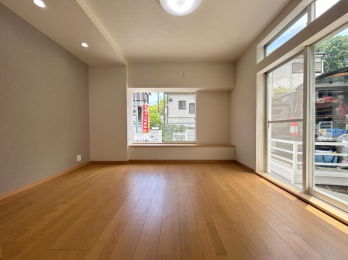 ���r���O -