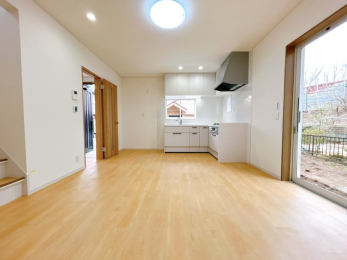 ���r���O -