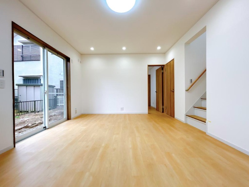 ���r���O -