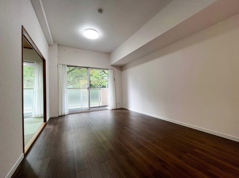 ���r���O -