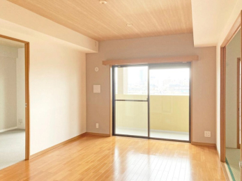 ���r���O -