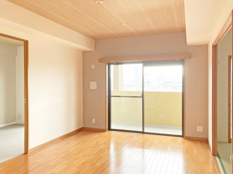 ���r���O -