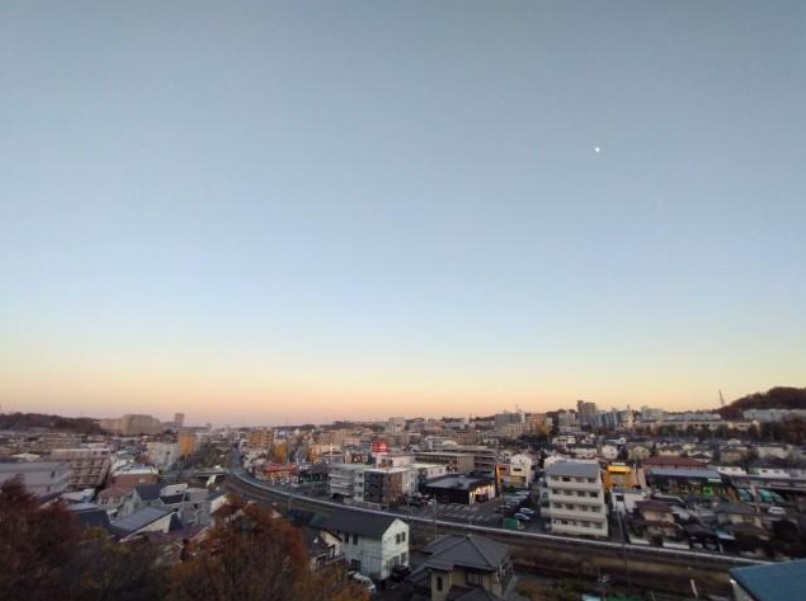 �Z�˂���̒��]�ʐ^ -